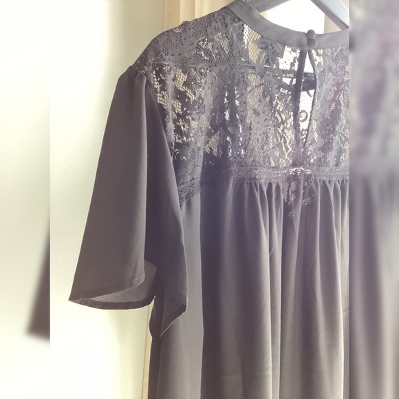 Like New Torrid 3X Georgette Lace Yoke Flutter Sleeve Top~Deep Black~Plus Blouse - Picture 4 of 14